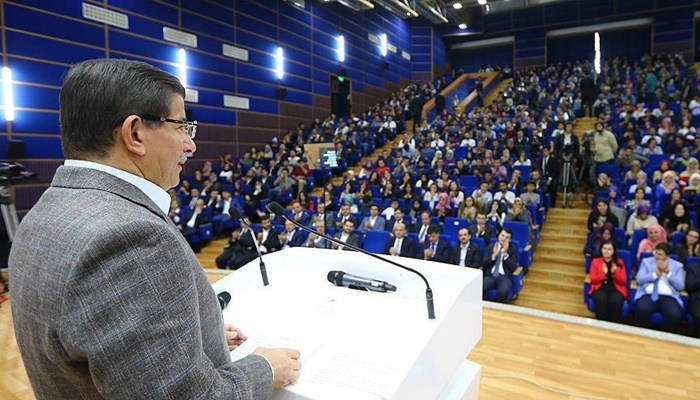 Başbakan Davutoğlu Ankara'da gençlerle buluştu