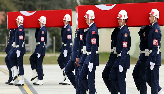 Şehit pilotlar son yolculuklarına uğurlandı