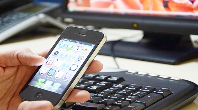 Akıllı telefonlar miyop hastalığını tetikliyor