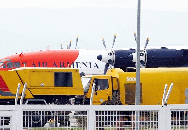 Ermenistan uçağı Erzurum'a indirildi