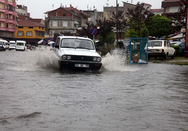 Karadeniz'de şiddetli yağış