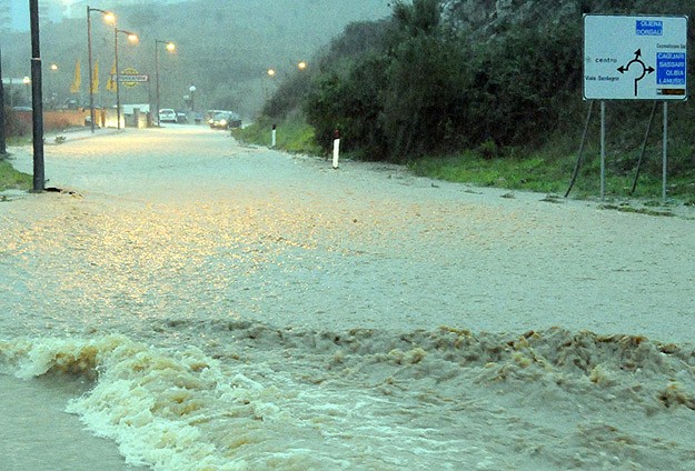 Sardunya Adası'nda hortum: 9 ölü