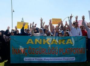 ODTÜ'deki başörtüsü tacizi protesto edildi