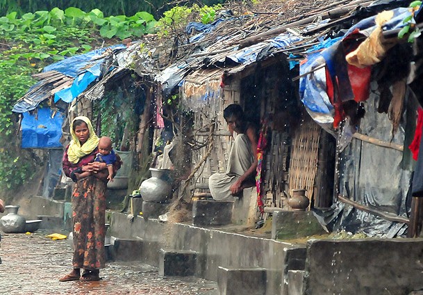 Arakan'da etnik ve dini şiddet yaşanıyor