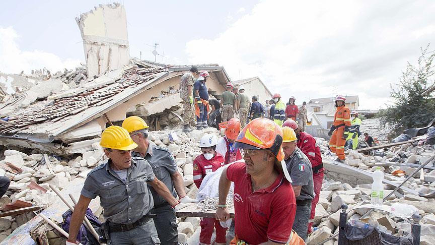 İtalya'daki depremde ölenlerin sayısı 247'ye çıktı