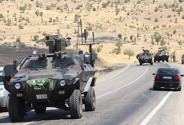 Muş'ta askeri araca bombalı saldırı: 12 asker yaralı