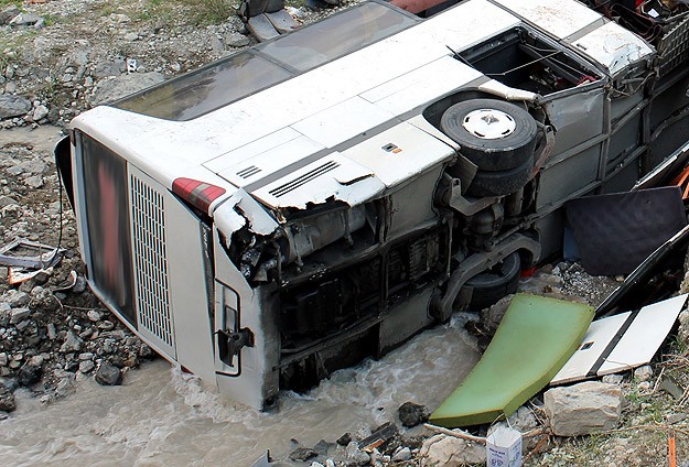 Tayland'da otobüs uçuruma yuvarlandı: 30 ölü