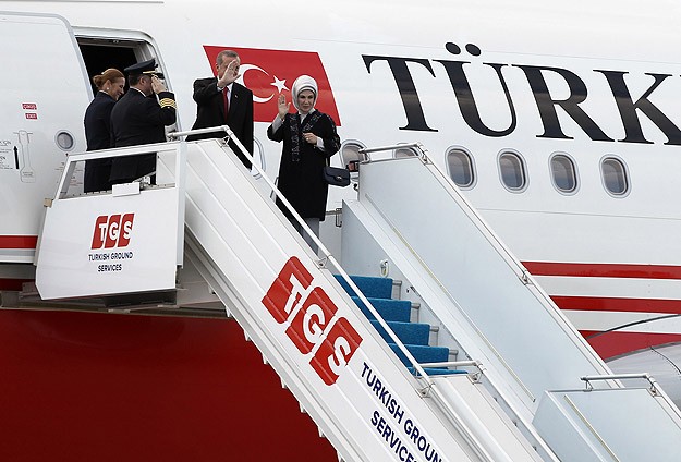 Erdoğan Azerbaycan'da resmi törenle karşılandı
