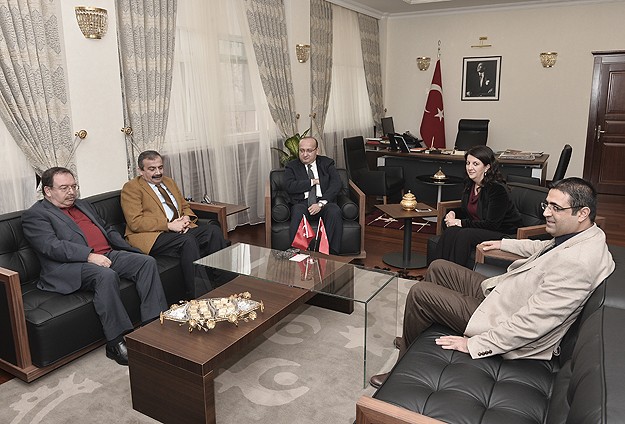 Akdoğan HDP heyetiyle görüştü