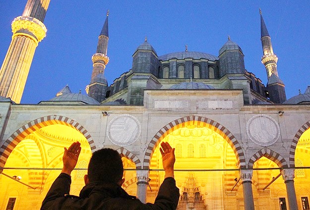 Yarın Miraç Kandili
