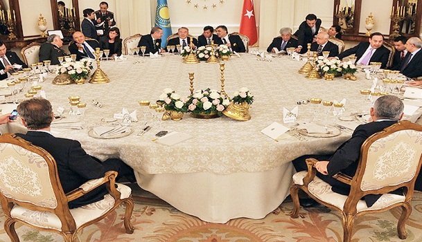 Liderler aynı masada buluştu