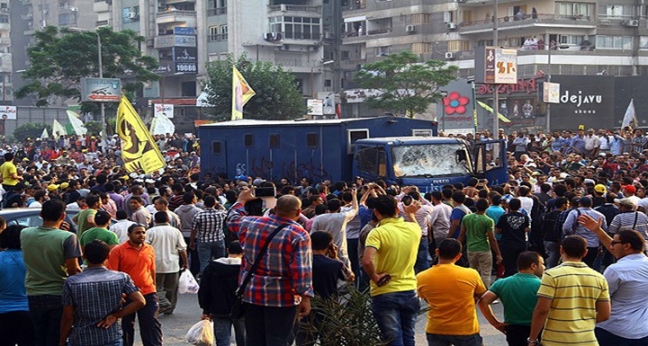 Mısır'da Güvenlik Güçleri Göstericilere Ateş Açtı: 37 yaralı