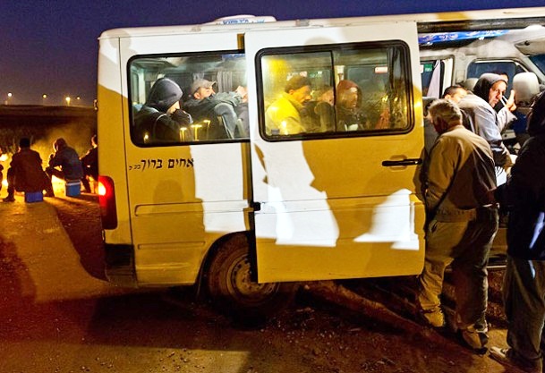 İsrail'in otobüs uygulaması ırkçılık