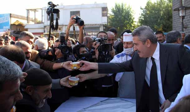 Diyarbakır Valiliği, Kerbela şehitleri için mevlit okuttu, aşure dağıttı