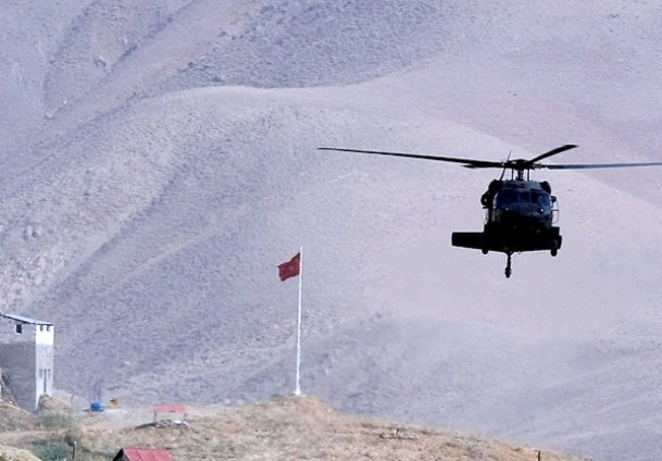 Askeri helikopter düştü: 3 şehit