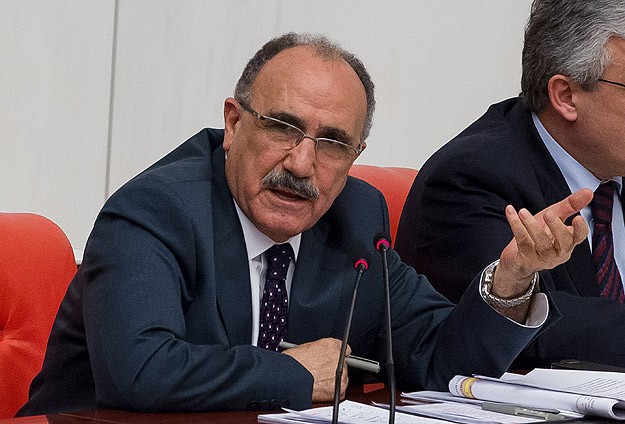 Hükümet talimatı veriyor sorumluluğunu alıyor