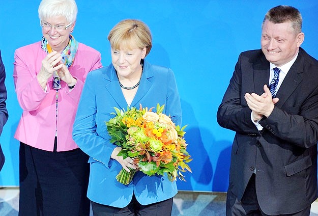 Almanya'da zafer Merkel'in