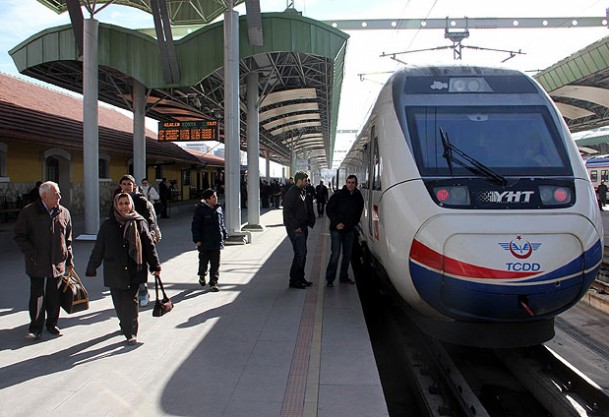 YHT'de 3. hat işletmeye açılıyor