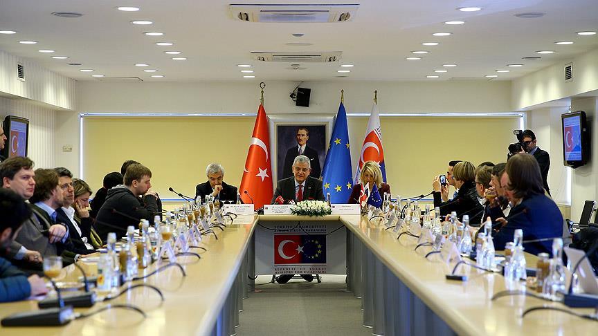 AB Bakanı Bozkır AB ülkelerinden gazetecilerle bir araya geldi