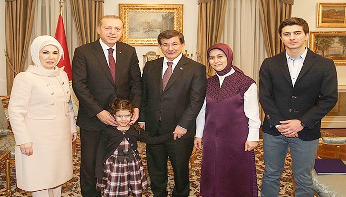 Erdoğan çiftinden Davutoğlu ailesine ziyaret