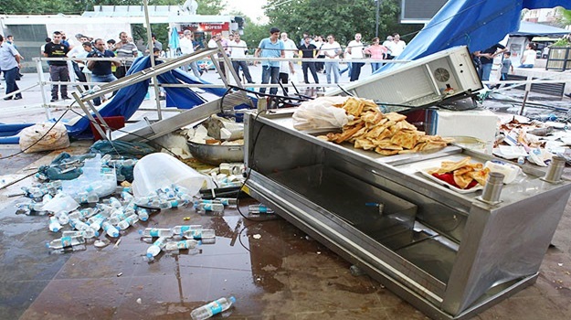 ABD Konsolosluğu'nun iftar programına protesto