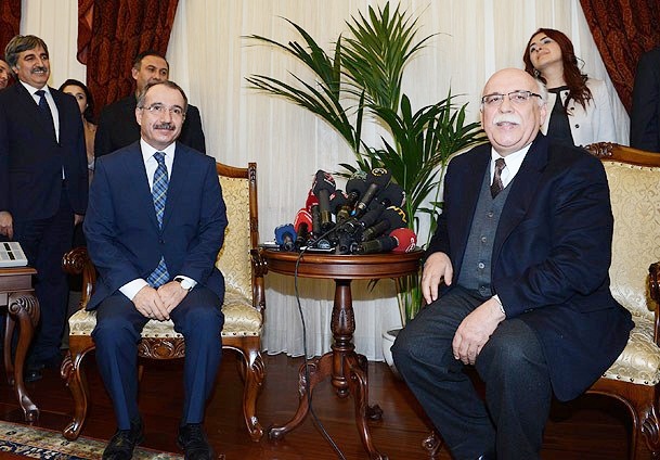 'Az laf çok iş' diyerek görevi devraldı