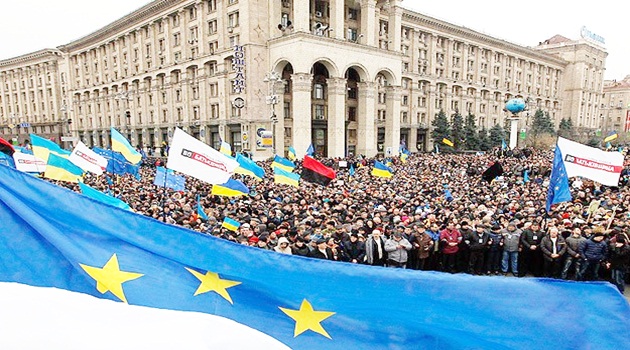 Ukrayna'da hükümet binasına giden yollar kapatıldı