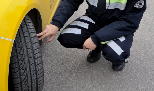 Otomobillere de kış lastiği takma zorunluluğu getirildi