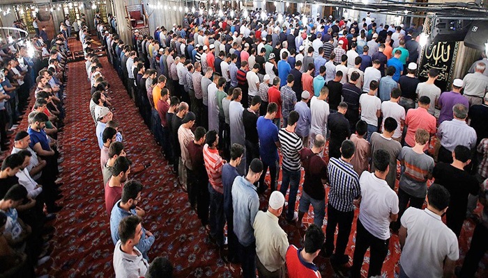 İlk teravih namazı kılındı