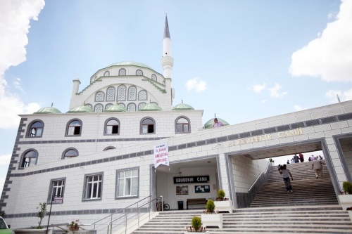 Hz. Ebubekir Camii ibadete açıldı