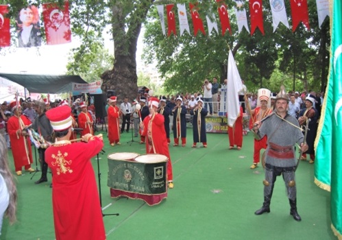 52.Mut Karacaoğlan Kayısı Kültür ve Sanat Festivali başladı