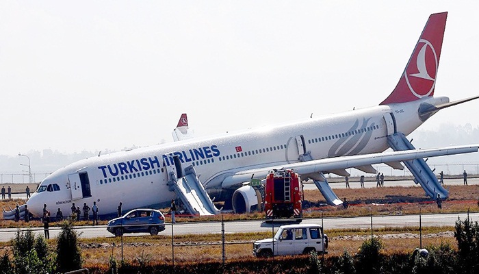 THY uçağı Nepal'de pistten çıktı