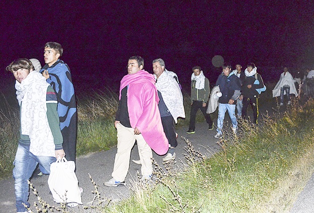 Bir grup sığınmacı Danimarka'ya girdi