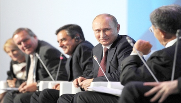 Putin: ABD'nin mali sorunları Rusya için endişe kaynağı