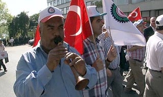 HAK-İŞ temsilcileri Taksim'e yürüdü