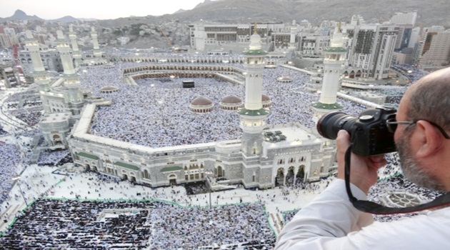 Kabe'deki genişletme çalışmalarını fotoğraflayan tek kişi bir Türk