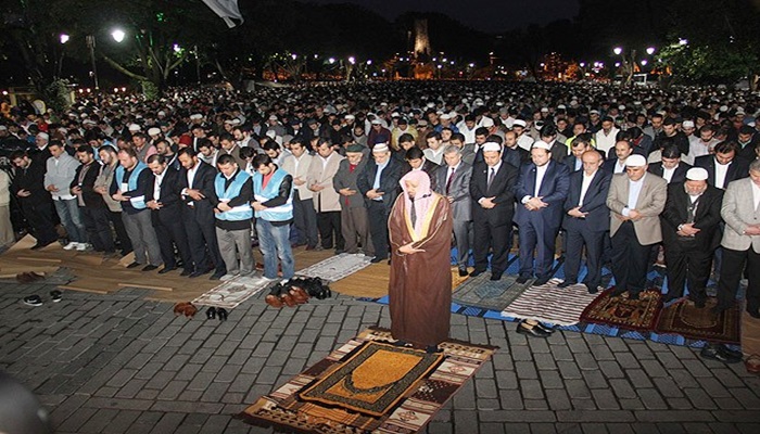 Yüz binler Ayasofya Camii ibadete açılsın dedi!