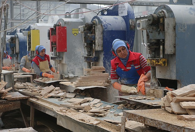 İstihdam programlarında kadınlar erkekleri geçti