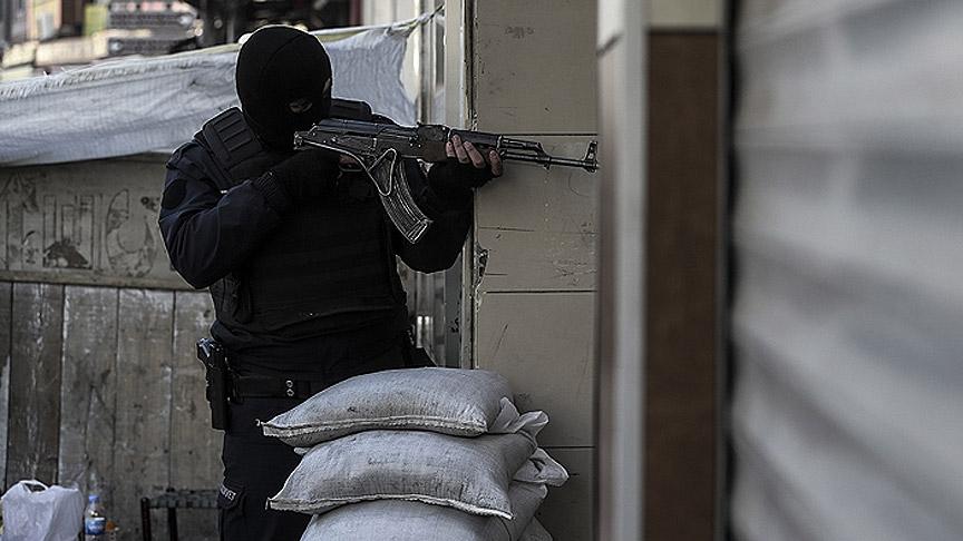 Siirt'te yol kesmeye çalışan teröristlere operasyon