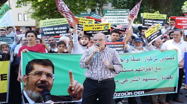 Fatih'te Mursi'ye destek eylemi