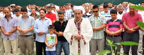 Arakan'da katledilen Müslümanlar için gıyabi cenaze namazı kılındı