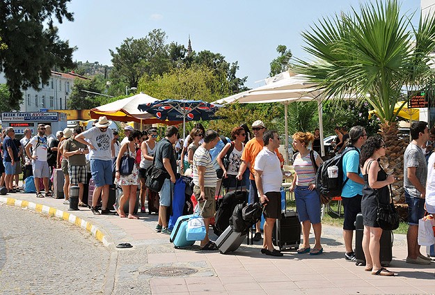 Komşudaki kriz Türk turiste yaradı