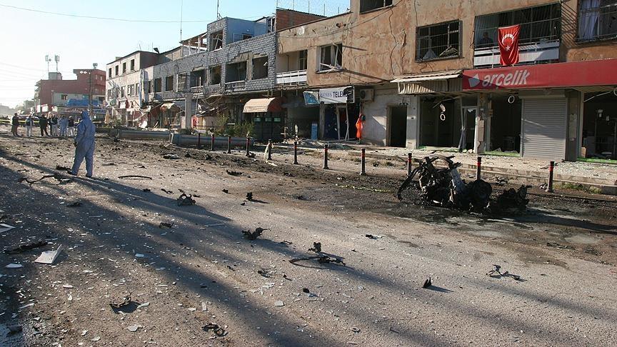 Adana'da patlayıcı yüklü araçla polis merkezine saldırı