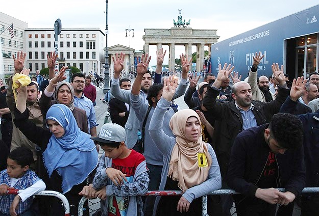 Sisi Almanya'da protestolarla karşılandı