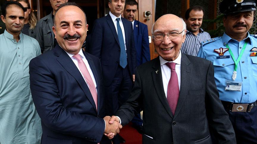 Çavuşoğlu: FETÖ okullarındaki öğrenciler zarar görmeden tedbir almaya çalışıyoruz