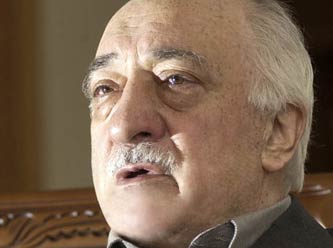 Hocaefendi: Hizmet hareketini hedef alan holiganizm rastlantı değil