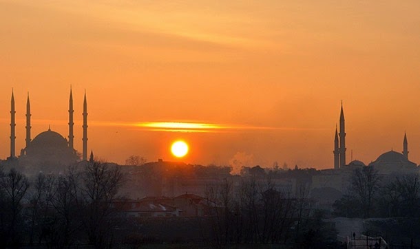Bayram namazı İstanbul'da 07.45, Ankara'da 07.26'da kılınacak
