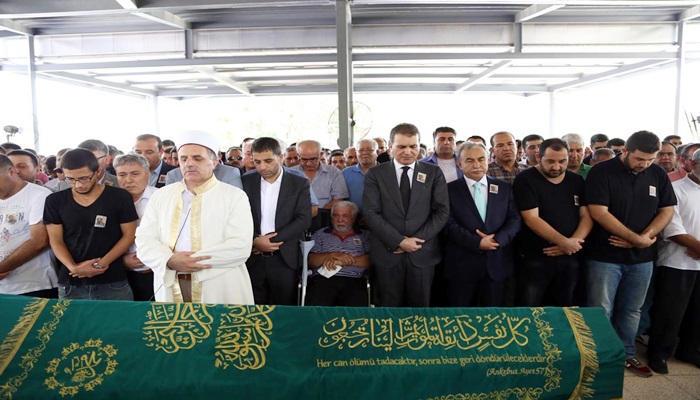 Sanatçı Göğebakan toprağa verildi