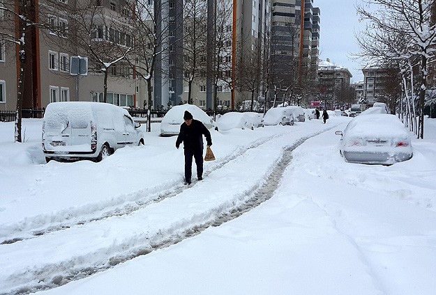 İstanbul'da kar yağışı öğleden sonra kesiliyor