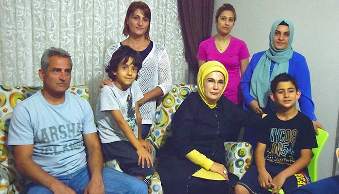 Emine Erdoğan şehit ailesini ziyaret etti
